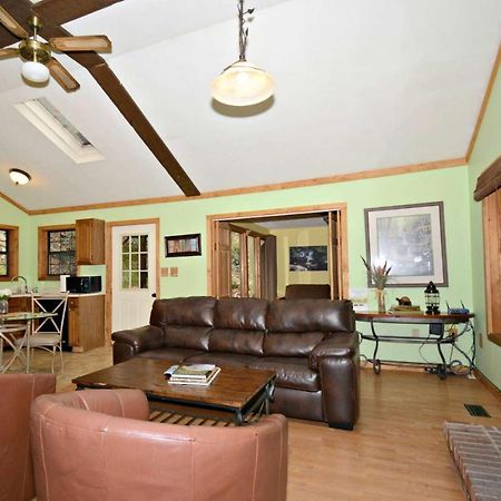 Waterfall Cabin McCookville Εξωτερικό φωτογραφία